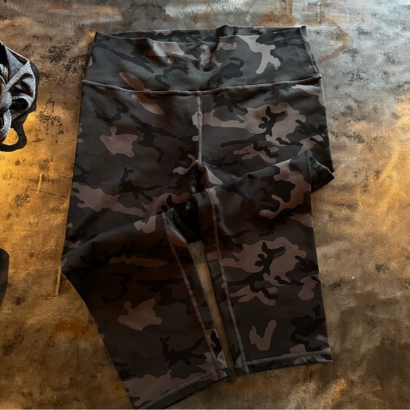 Zyia Camo leggings XL - Picture 4 of 9